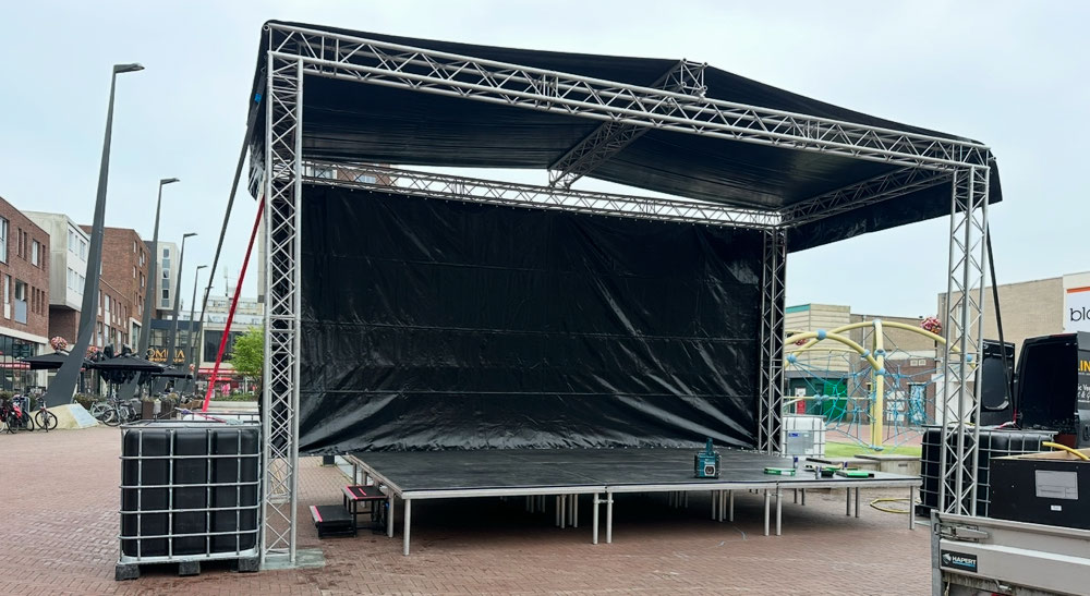 STAGE 32